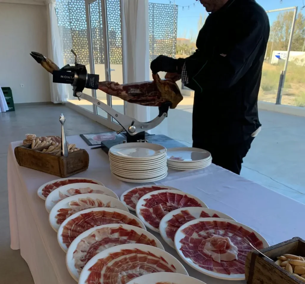 Cortador profesional de jamón en Boda